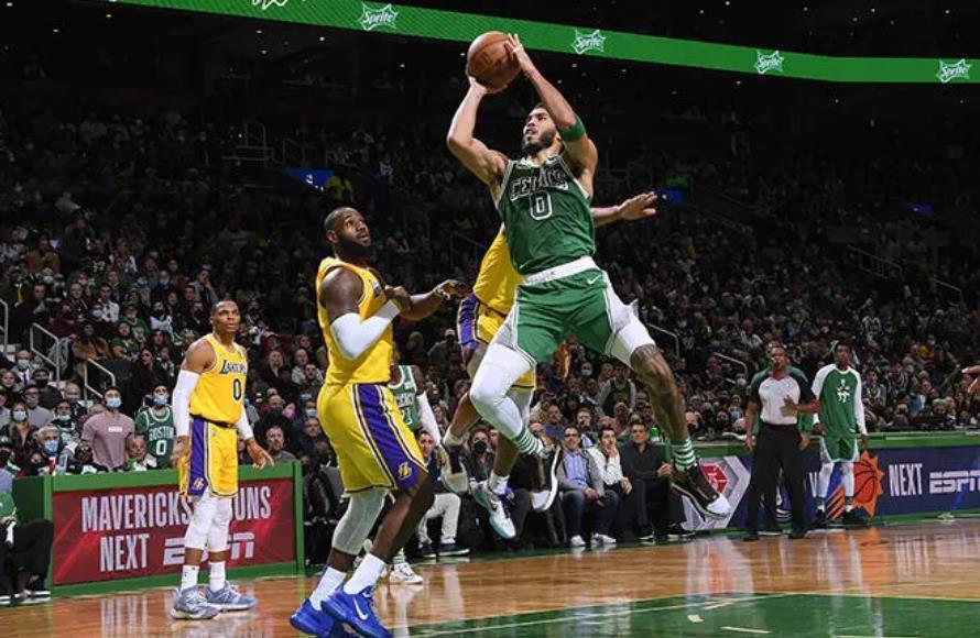 NBA-塔图姆补篮绝杀湖人,凯尔特人终结对手10连胜登顶西部引热议